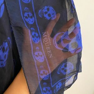 Alexander McQueen- 100% silk blue skull scarf